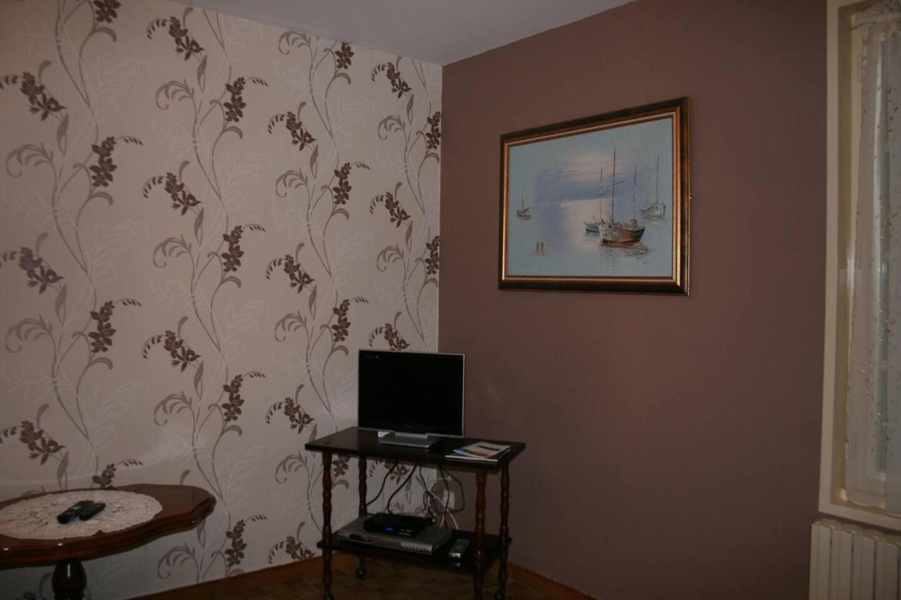 1 Bedroom House 20Min Walk To Centre In Tournus Bagian luar foto